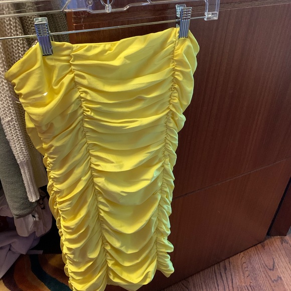 STRAPLESS YELLOW DRESS - Picture 1 of 1